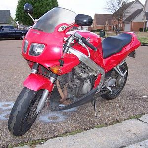 Newbie w/ 94' VFR 750 for my first bike