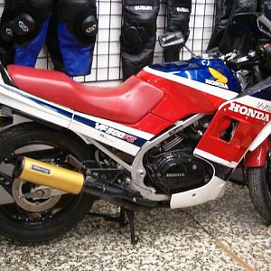 Honda VF 500 F II SEBRING Exhaust system