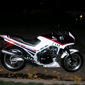 V4 1984 VF500F