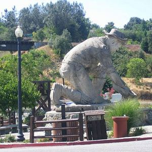 Gold pan statue