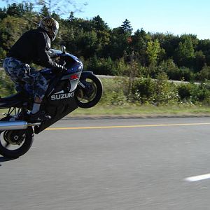 gsxr 750 wheelie