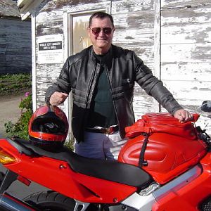 Bob behind 1998 VFR800FI