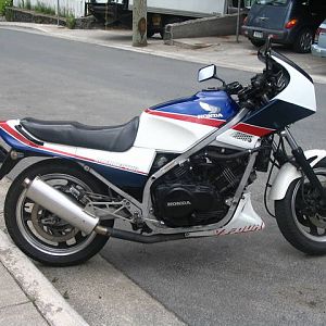 VF750F
