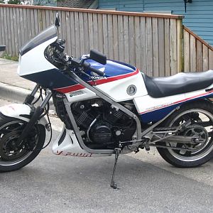 VF750F