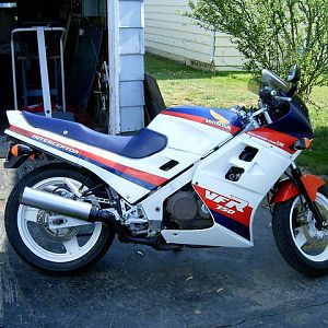 My newest restoration- 86 VFR 750 Interceptor
