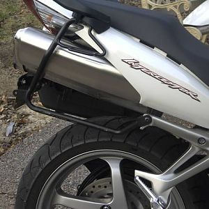 2006 pearl VFR closeup of saddle bag carry system