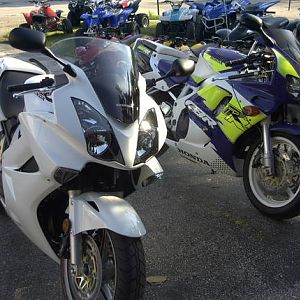 2006 VFR & 1995 CBR 900