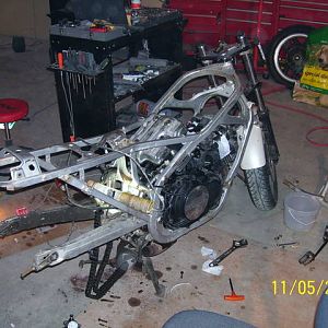 giving my 83 vf750f  some new paint