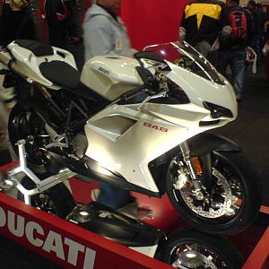 CW show duc 848