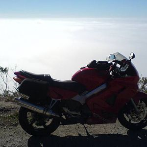 5_VFR_above_the_clouds_on_hwy_1