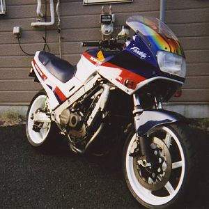 '86 VFR750F (RC30 motor)