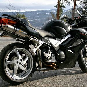 03 VFR whit LeoVince exhaust