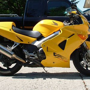 1999 Yellow VFR800