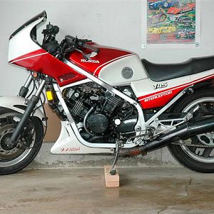VFR 750 in new home