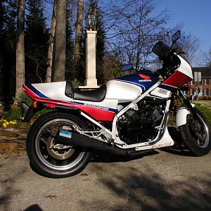 1985 VF700 with Bassani 4-into-1. Awesome!