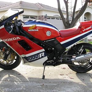 '85 VF1000R left