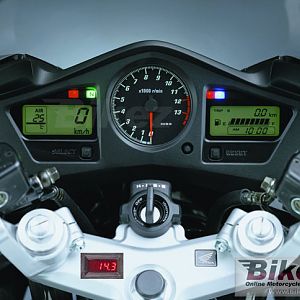 Datel-Voltmeter-in-VFR-Top-.jpg