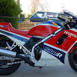 1986_VF1000R_01