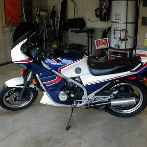 84 VF700F with F! and after market lower cowl