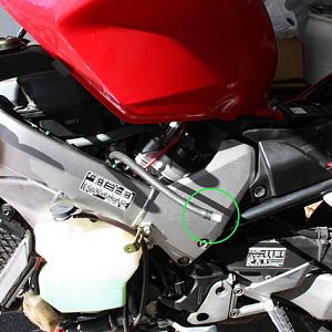 What does this connect to on a 6G VFR w/ABS?