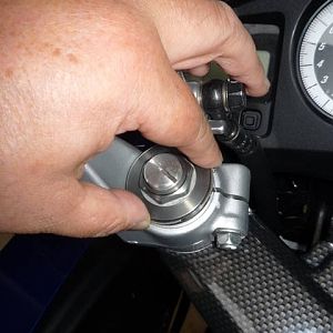 fitting a  CF Fork top cover to the 6th Gen