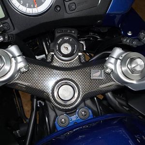 fitting a  CF Fork top cover to the 6th Gen