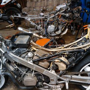 86 VFR-750F racebike project rebuild