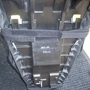 Axio Tail Bag Straps Under Seat