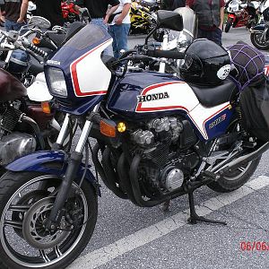 Second of two CB1100Fs seen today! Nice!