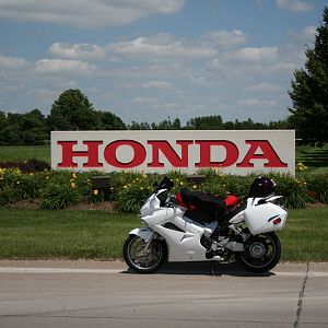 Honda Parts Warehouse, Davenport IA, 2006 Pearl White VFR