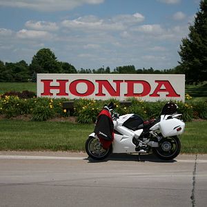 Honda Parts Warehouse, Davenport IA, 2006 Pearl White VFR