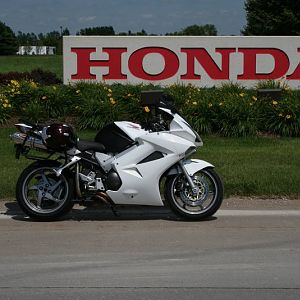Honda Parts Warehouse, Davenport IA, 2006 Pearl White VFR