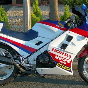 1986 UK VFR750 in US interceptor colours
