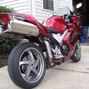 Tall rear end, aye?