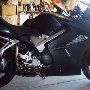 VFR_800_garage_hi_contrast