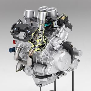 10_V4_EngineCutaway_2_lr