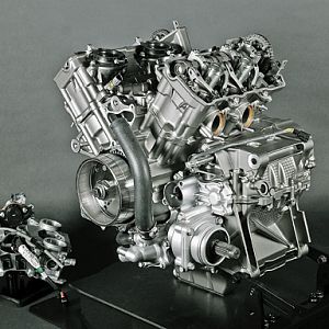 10_VFR1200F_EngDet2_lr