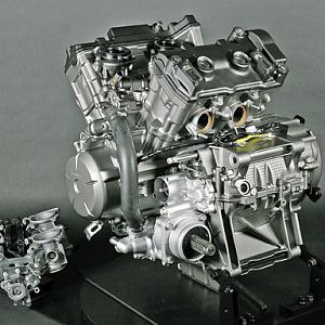 10_VFR1200F_EngDet7_lr