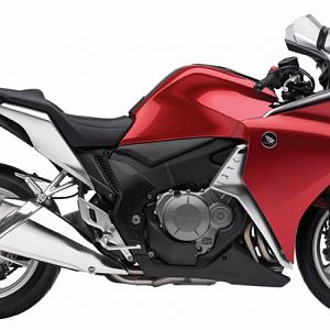 10_VFR1200F_CandyRed_lr