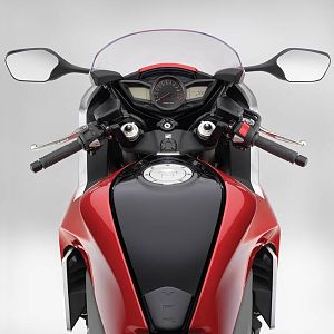 10_VFR1200F_Det14_lr