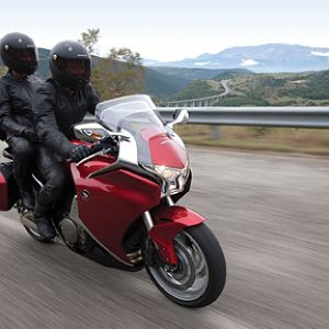 10_VFR1200F_Acc_Action_1_lr