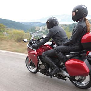 10_VFR1200F_Acc_Action_2_lr