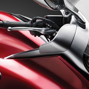 10_VFR1200F_Acc_WindDeflector_lr