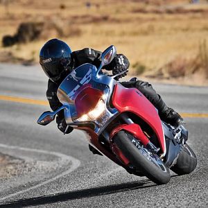 10_VFR1200F_Act15_lr