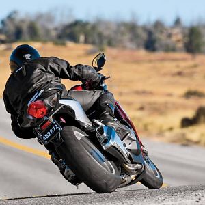 10_VFR1200F_Act16_lr