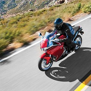 10_VFR1200F_Act19_lr