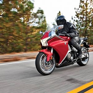 10_VFR1200F_Act21_lr
