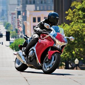 10_VFR1200F_Act26_lr