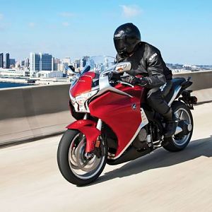 10_VFR1200F_Act27_lr
