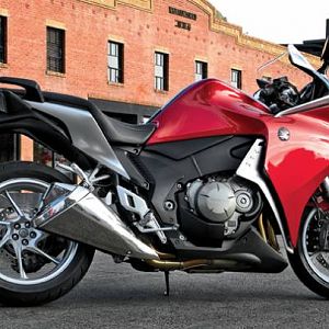 10_VFR1200F_Act28_lr
